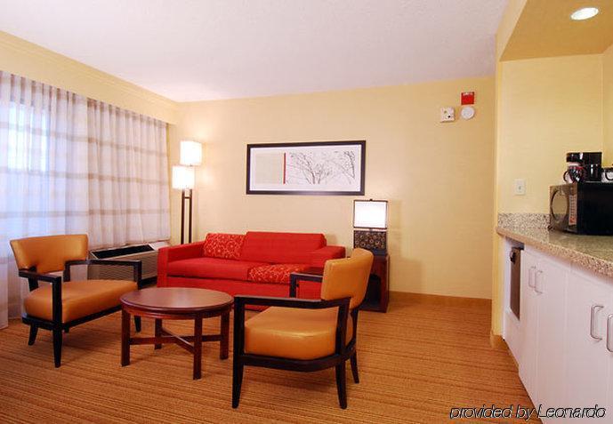 Courtyard Boise Downtown Hotel Room photo